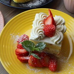 まるごと知多 チータープリン - 冬から春は苺のショートケーキがおすすめ