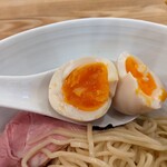 中華そば きなり - ねっとりとした黄身の味玉