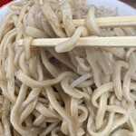 ラーメン二郎 - やはり、富士丸に慣れてると細く感じる。