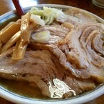 森田屋支店 - アップ：カレーチャーシュー中華そば