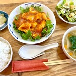 中国料理＆スイーツ ささら - ワンプレートセット　1320円。
            選べるメイン、スープ、サラダ、ライス、香物、杏仁豆腐、ドリンク付き。