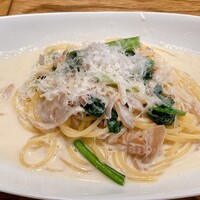 イルチェーロ 恵比寿 - フランス産　ホロホロ鶏のコンフィー　くるみ　クリームソース