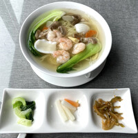 涵梅舫 銀座店 - 前菜と「海鮮湯麵（海鮮塩味ラーメン）」1100円