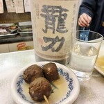 溝畑酒店 - 龍力 本醸造540円とおでんのつくね120円