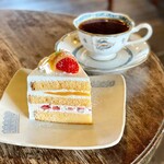 karo 馥郁焙煎工房 - 料理写真:気まぐれショートケーキ(檸檬)、ホットコーヒー