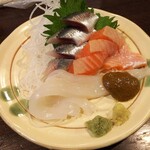 金町製麺 - 刺身盛（銀鮭、イワシ、スルメイカ）