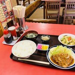あずま - 料理写真:激安　お昼のサービスランチ　６８０円