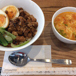 Hanatokihinabe - ランチセット「本場の台湾 ルーロー飯 + スープ」は税込み1000円。美味しいです。