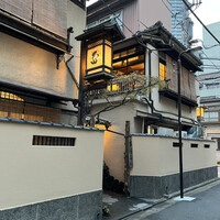 ぼたん - 「淡路町」から徒歩約４分、空襲を逃れた「神田の奇跡のトライアングル」