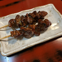 ぼたん - もつ焼き（タレ）700円 