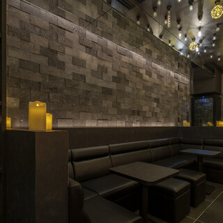 広々としたテーブル席