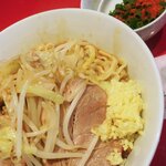 ラーメン二郎 - 汁なし半分＋ニンニク多め＋青ネギ