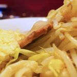 ラーメン二郎 - 豚の厚み