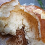 麦香村 - レアチーズパン中身