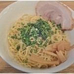 らぁめん 丸 - 麺アップ。つけ汁とのバランスが取れた軽い麺でした。