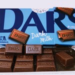 スーパー玉出 - 料理写真:ダースダークミルク88円 綾鷹ほうじ茶78円