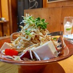 季節料理　日和 - 豆腐とゴボウのサラダ