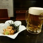 Towada Hatsuhana Soba To Wain Izakaya - お通しの鳥わさと生ビール