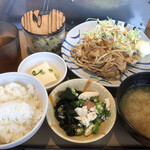 Yayoi Ken - しょうが焼定食／蒸し鶏と海藻のぽん酢和え