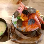 Sushi Izakaya Minato - 味噌汁が付きます。アラの出汁が効いてます。