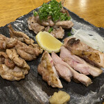 おでんと酒菜 天六バル -  炭焼き三種盛り 鶏モモ肉タタキ,鶏ハラミ,鶏セセリ