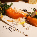 麻布Lasen - オーロラサーモンのミキュイ、洋ナシとビーツのソース