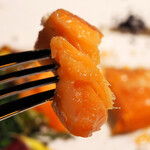 麻布Lasen - オーロラサーモンのミキュイ、洋ナシとビーツのソース