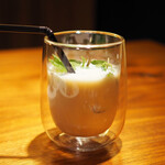麻布Lasen - ミルクとマスカットビネガー、ノンアルコールのジン、フレッシュミント