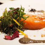 麻布Lasen - オーロラサーモンのミキュイ、洋ナシとビーツのソース