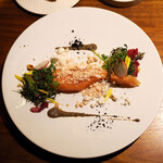 麻布Lasen - オーロラサーモンのミキュイ、洋ナシとビーツのソース