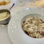 Trattoria Perla Cafe - 削りたての parmigiano reggiano を