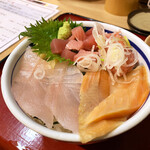 Tsukiji Shokudou Genchan - 日替わり「海鮮丼とウニとろろ」¥980