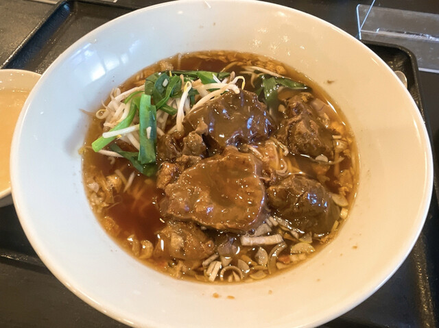 魏飯夷堂 三条店 - 【2022年02月】台湾牛肉麺セット@1,320円、メインアップ。