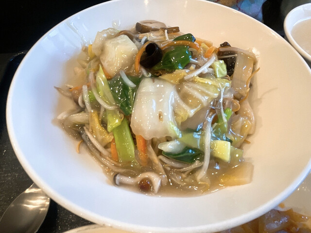 魏飯夷堂 三条店 - 【2022年02月】たっぷり野菜のあんかけ（揚げそば）セット＠1,320円、メインアップ。