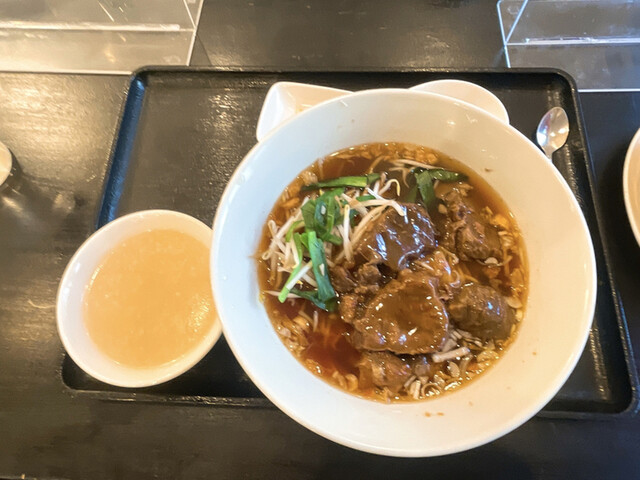 魏飯夷堂 三条店 - 【2022年02月】台湾牛肉麺セット@1,320円、メイン。
