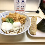 麺の庄つるまる - 日替わりセット 木曜日 とろ玉うどん おむすび(昆布) ちくわ天 天かす投入ver.