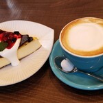 COFFEE 山椒小路 - ◆「バスクチーズケーキ」◆「カフェラテ」
