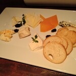 チーズとワインのお店 Den 日比谷 - 