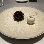 ASAHINA Gastronome - 紅玉＆ショコラ　エピス香る紅玉のキャラメリゼ、ショコラと合わせ　グラスカルバドス