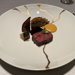 ASAHINA Gastronome - 黒毛和牛＆筍　低温調理しロースト、黒胡麻の香る筍　山菜のピティビエ　ソースショロン