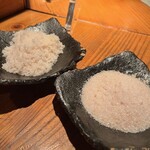 Yuushokuya Saisai - 料理によってこだわりのお塩を使い分け