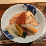 由布院別邸 樹 - キレイな鮭とイクラ丼
