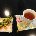 びわ湖花街道 - 到着時の紅茶と抹茶チョコ