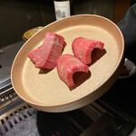 北海道焼肉 北うし - 知床和牛のハラミとタン