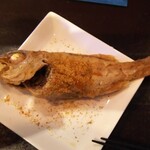 うみからそらへ - 小鉢は 魚の唐揚げ  丸ごと１尾