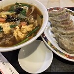 大雅 - カルビラーメン（850円）と餃子（380円）