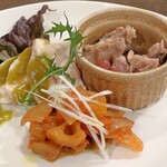 トリワイン ＰＩＫＯＳＨＨＨＵ - 前菜３種盛り