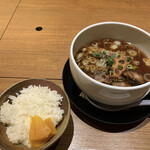 Shibetsusan Kyou Fa-Muchoku Eishibetsu Ba-Bekyu- - ラーメン（現在は2週間毎メニュー変更）
                      サラダ、ご飯、食後のコーヒー付き
                      900円