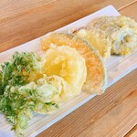 手打ちうどん はぐれ - 季節の天ぷら盛り合わせ