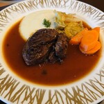 HONNEUR - 豚頰肉の赤ワイン煮込み